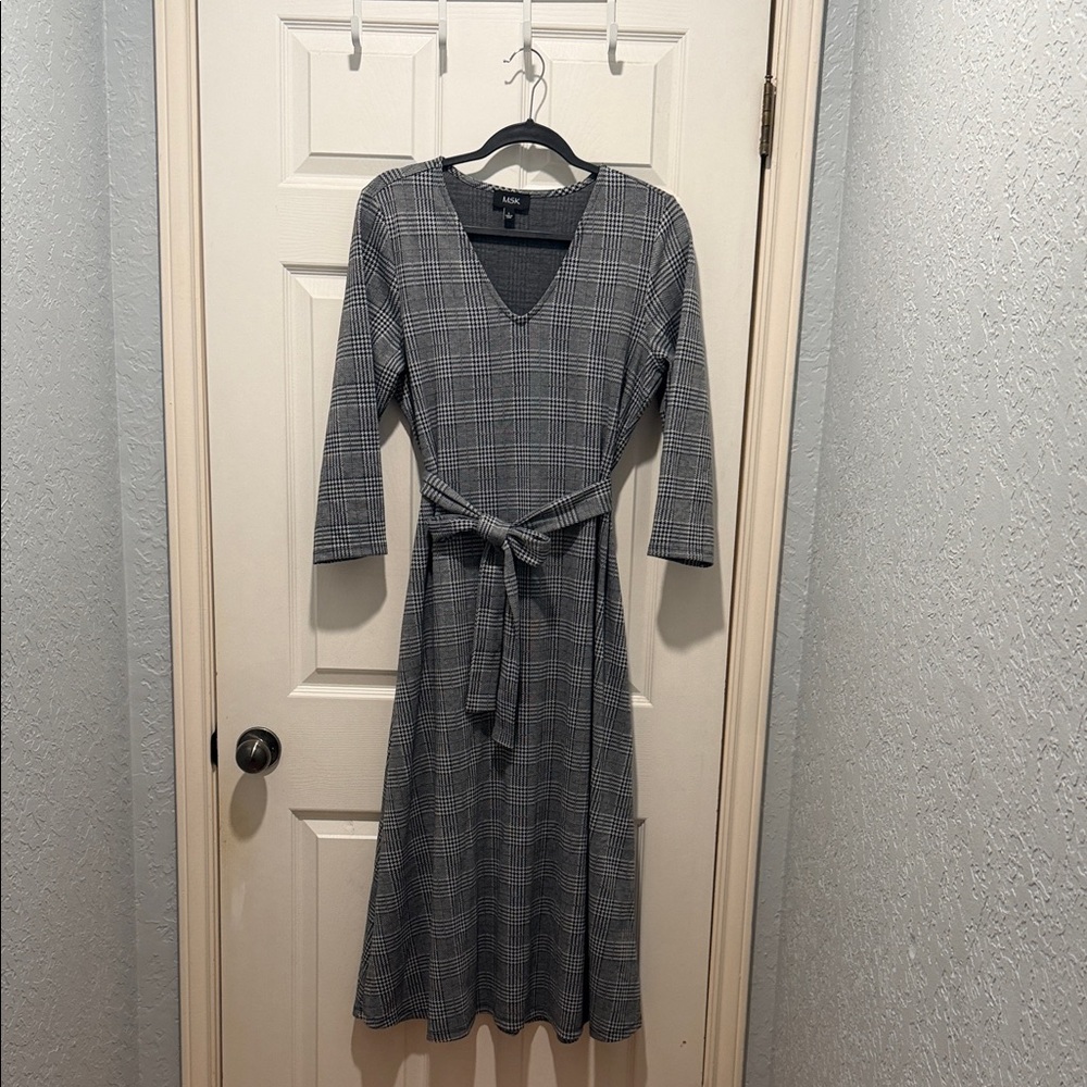 MSK Gray Checkered Long Sleeve Dress